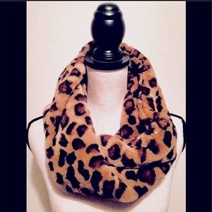 Faux Fur Animal Print Infinity Neck Scarf Wrap: Leopard/Cheetah,Vegan, Plush-NWT